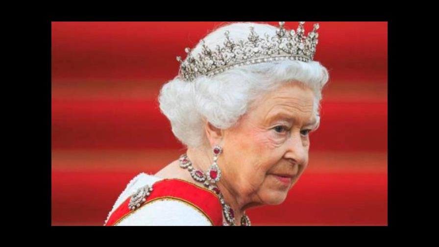 Isabel II cumple 95 años sin el duque de Edimburgo y con una crisis familiar