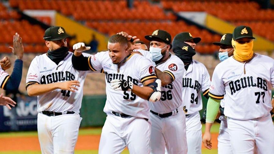 Tejeda dispara hit de oro y las Águilas extienden a cinco racha negativa de los Gigantes Tejeda dispara hit de oro y las Águilas extienden a cinco racha negativa de los Gigantes