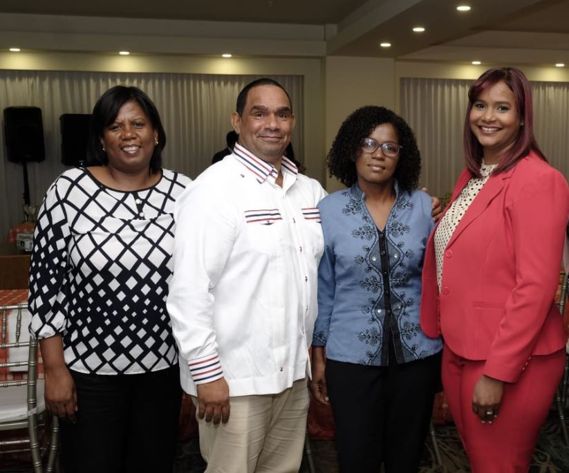 Martha Ortiz, José Rivas, Martha Sierra y Elaine Marte. 