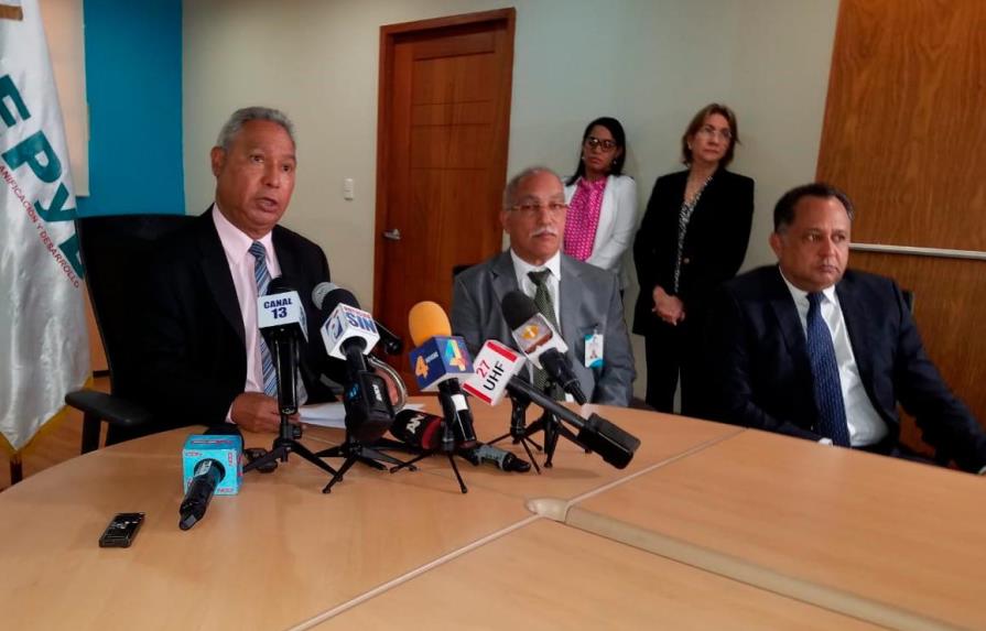 Ministro Isidoro Santana difiere con otros funcionarios y apoya elecciones separadas