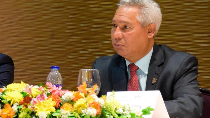 Santana dice Gobierno incentiva un aumento salarial