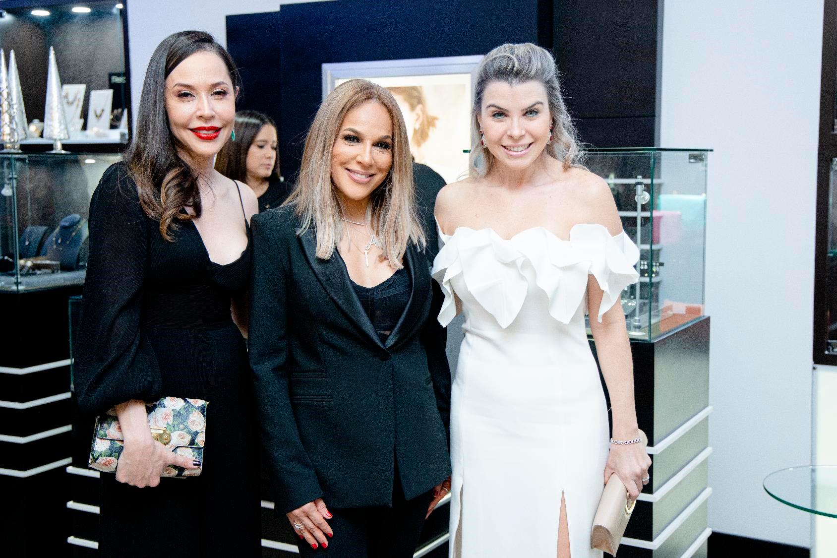 Isis Galindo, Arianne Medina de Grullón y Carol Llaverías.