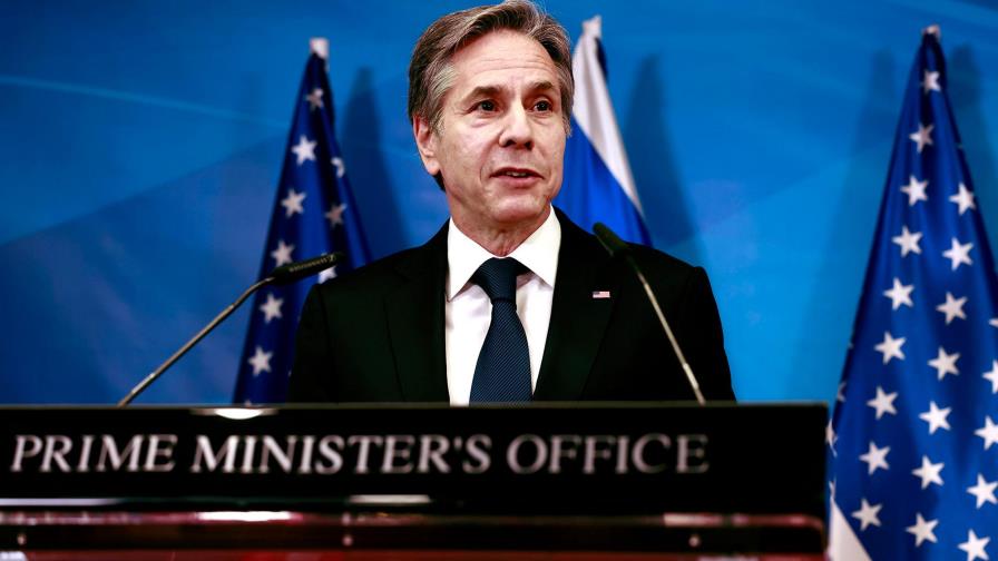 Blinken y Ghani ven necesidad de acelerar diálogo de paz sobre Afganistán
