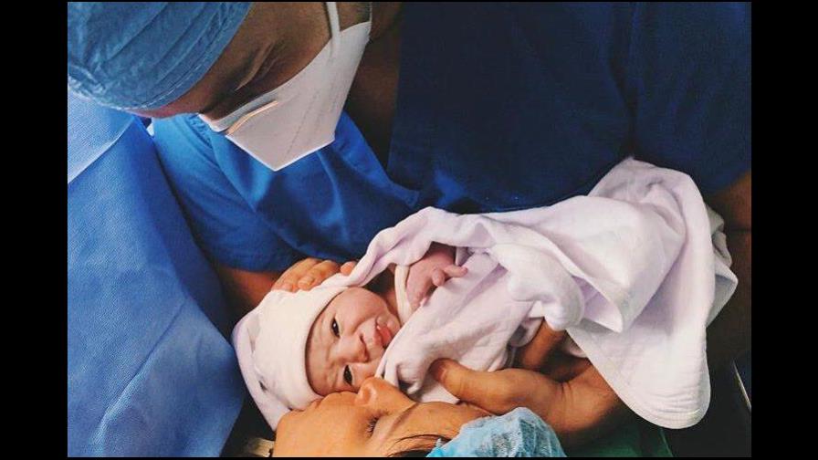 Nace segundo hijo de cantante Issa Gadala