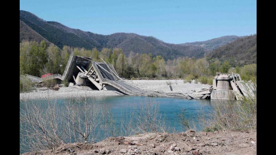 Cae puente en Italia después de que se subestimó grieta