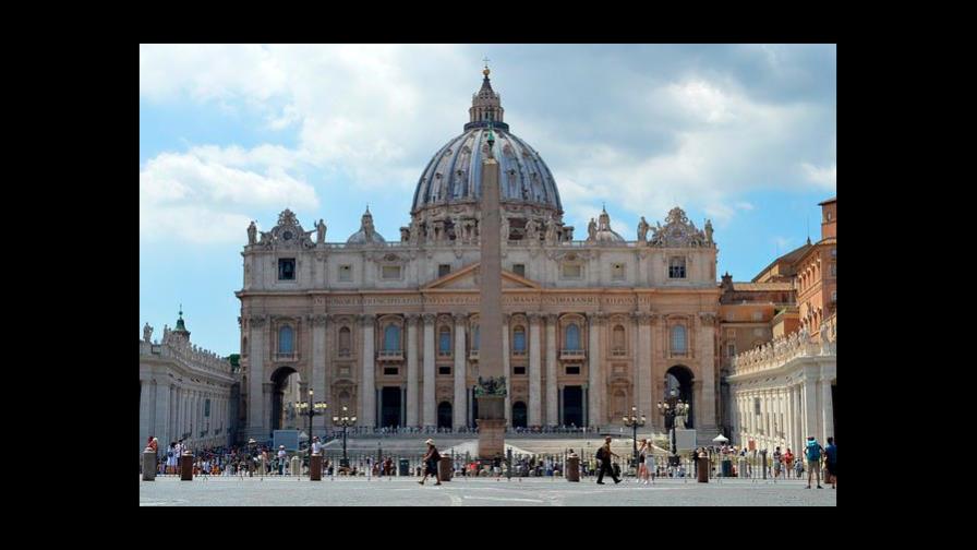 Vaticano reitera cercanía con víctimas de abusos tras fallo de Lyon