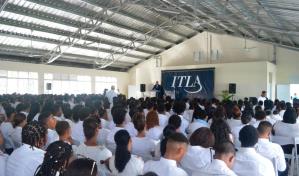 ITLA entrega m&aacute;s de 900 becas de ingl&eacute;s a mun&iacute;cipes de Boca Chica