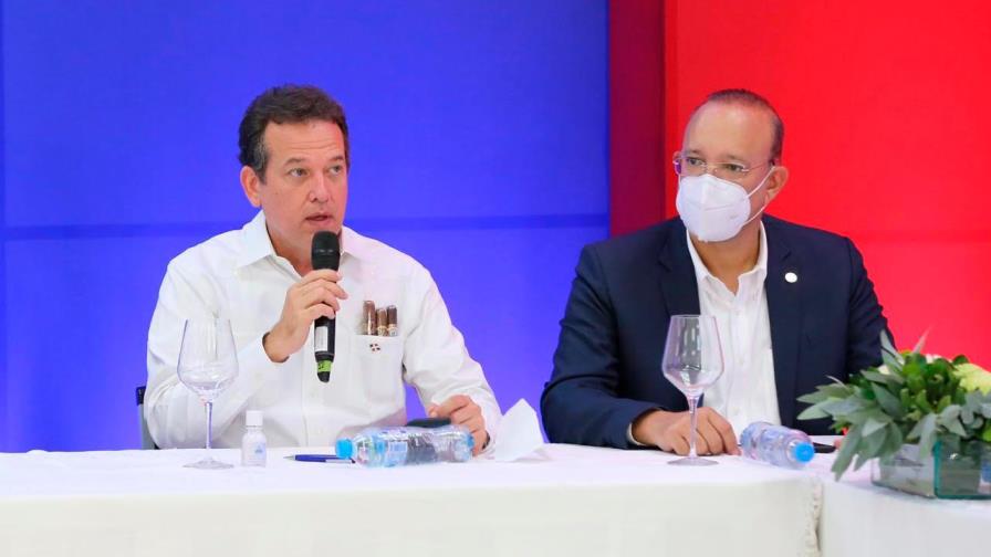 Presidente designa a Ito Bisonó coordinador de comisión para relanzar industria del tabaco 
