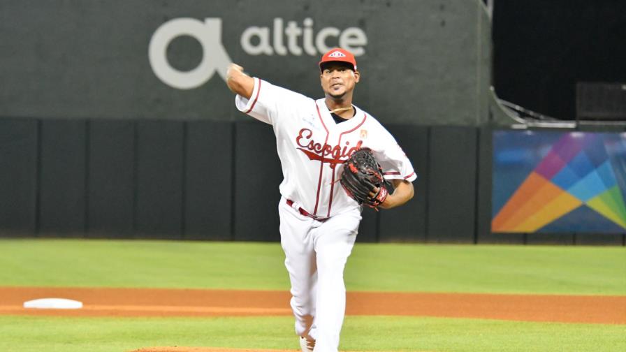 Escogido blanquea a las Estrellas y Hicks se destaca
