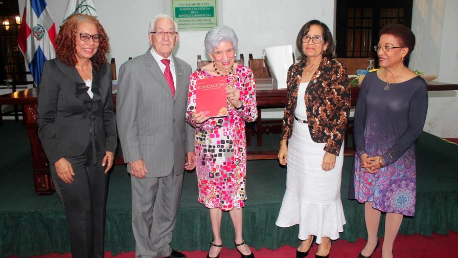 Academia de Ciencias dedica revista a la maestra Ivelisse Prats Ramírez