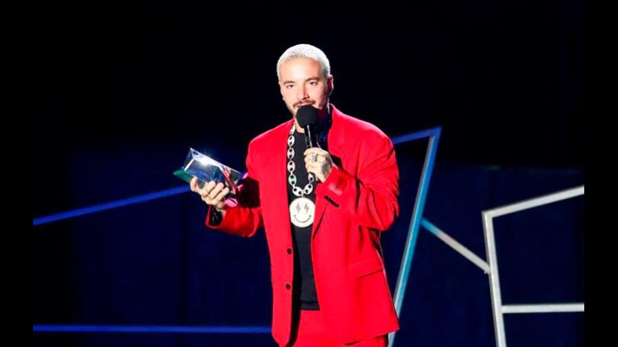 J Balvin critica a las personas que ven a Pablo Escobar como un héroe