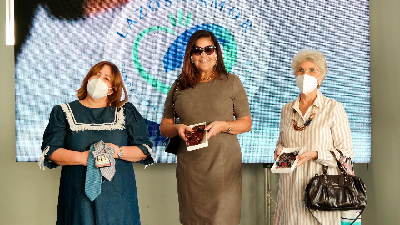 Jacqueline Herrera, Sonia Villanueva y Asia Viuda Azar.
