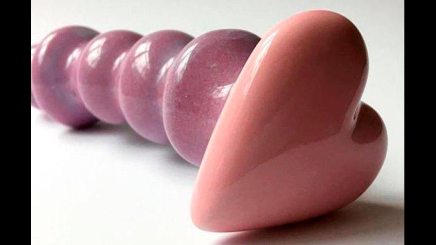 Un taller de fabricación de consoladores crea polémica entre los ceramistas Un taller de fabricación de consoladores crea polémica entre los ceramistas