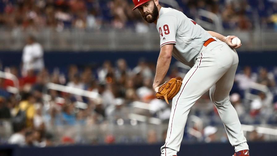 Arrieta logra su victoria número 100; Segura se fue de 5-3