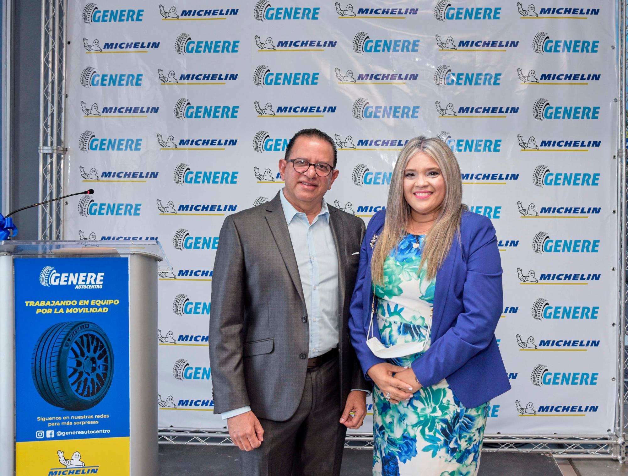 Jansi Génere y Lisset Báez de Génere.