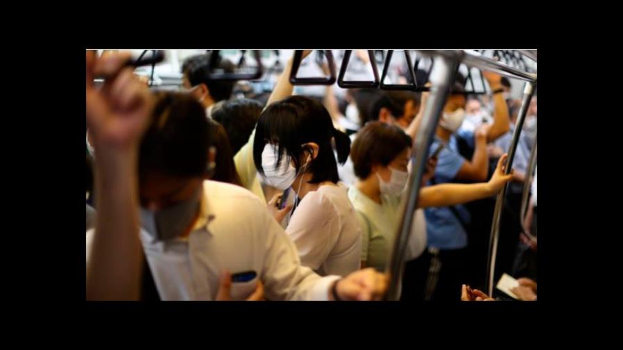 Cuatro heridos en un ataque con cuchillo en un tren de Tokio