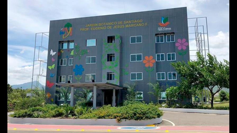 Rechazan haya que pagar dinero para ejercitarse en Jardín Botánico de Santiago 