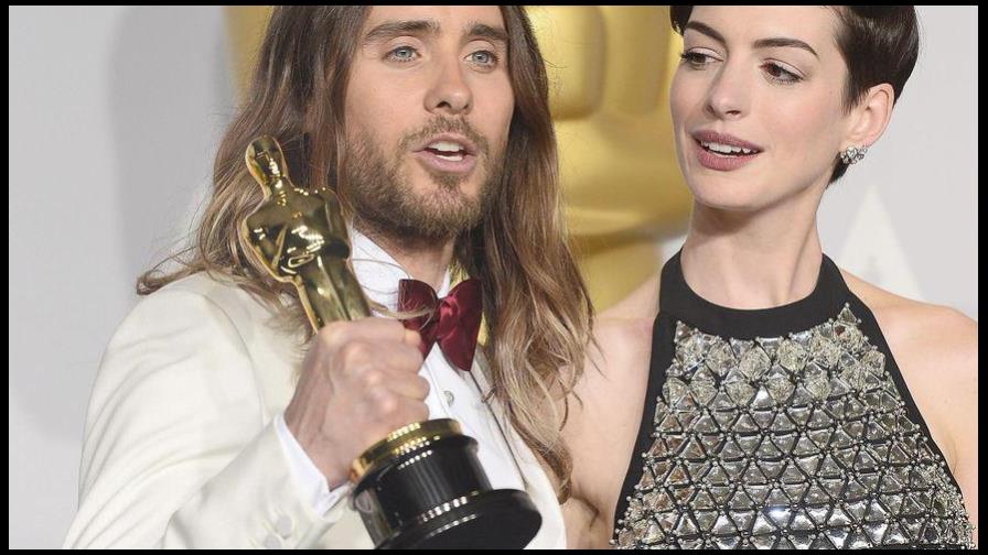 Anne Hathaway y Jared Leto fichan por Apple para una serie sobre la firma WeWork