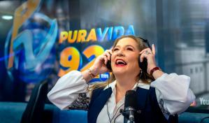 Jatnna Tavárez por primera vez en la radio 