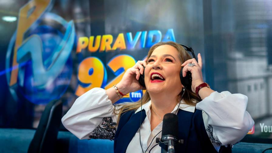 Jatnna Tavárez por primera vez en la radio Jatnna Tavárez por primera vez en la radio