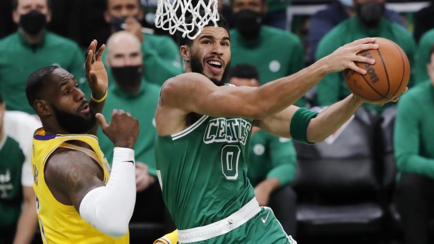 Celtics vencen a Lakers pese a regreso de James