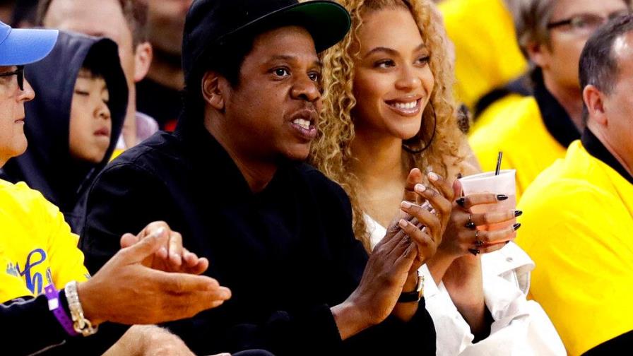 Artistas y disqueras apagan la música en medio de agitación