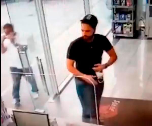 Policía informa que está “prófugo” hombre que lanzó café caliente a empleada