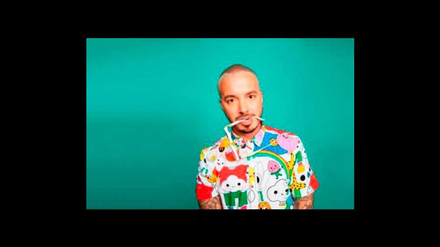 J Balvin revela en los Premios Juventud que se está recuperando de COVID-19