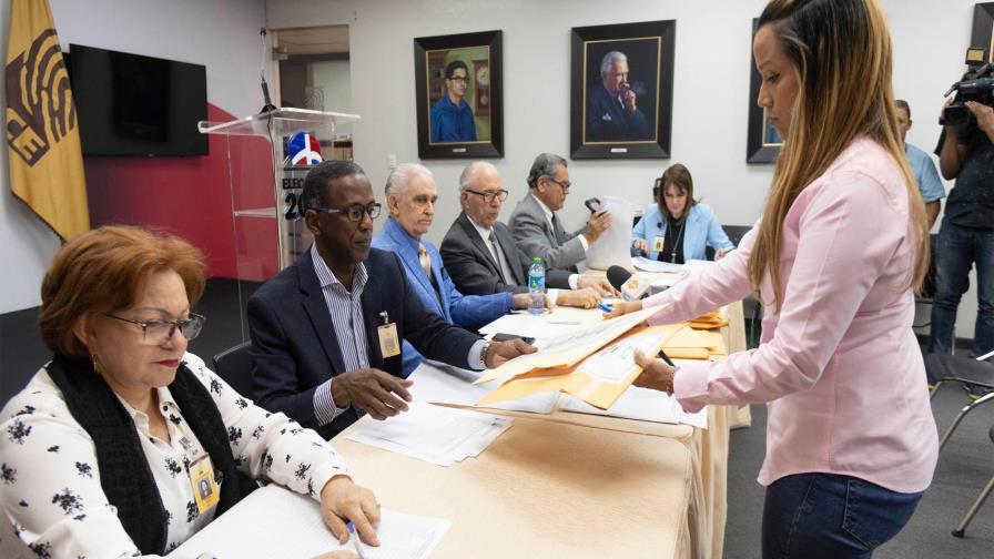 La JCE adoptará hoy importantes decisiones para elecciones de febrero