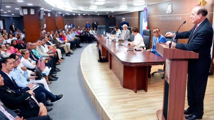 La JCE pasa balance a simulacro de voto automatizado y analiza próximas primarias La JCE pasa balance a simulacro de voto automatizado y analiza próximas primarias