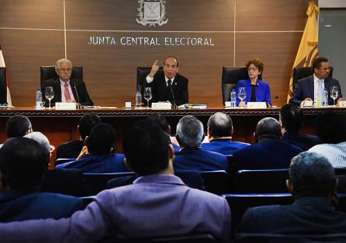 JCE ordena a emisoras retirar anuncio de Gonzalo Castillo que promueve al presidente Danilo Medina