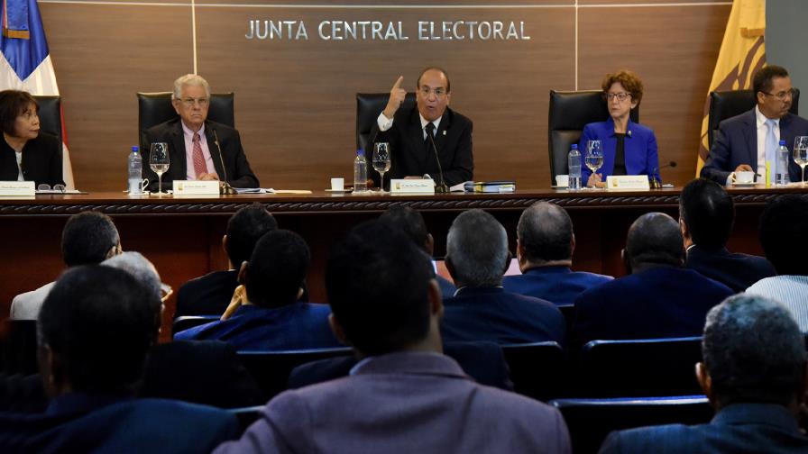 JCE toca el arrastre en proyecto de reglamentación