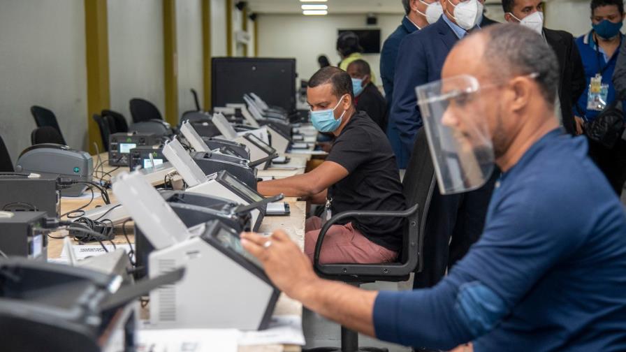 JCE inicia el clonado de escáneres que se usarán en elecciones JCE inicia el clonado de escáneres que se usarán en elecciones