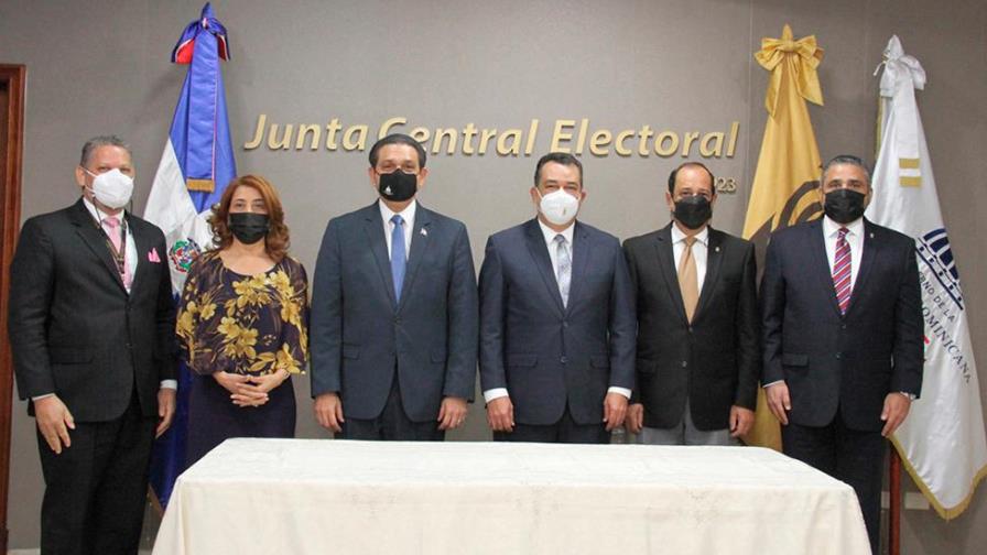 JCE y Salud Pública firman acuerdo para coordinar el registro de nacimientos y defunciones