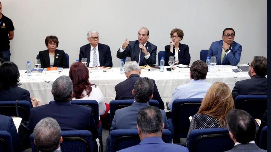 La JCE discute con cinco partidos logística y tecnología primarias