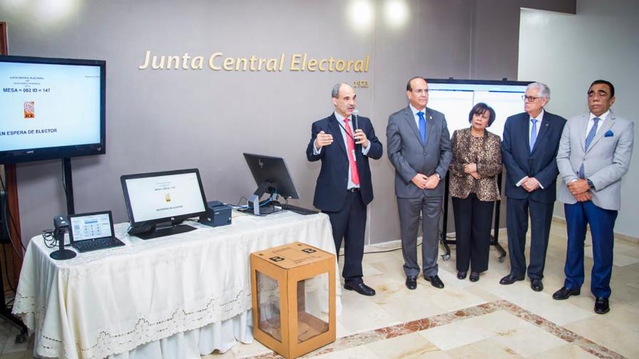 La JCE hará hoy prueba regional del voto automatizado en 27 municipios del país La JCE hará hoy prueba regional del voto automatizado en 27 municipios del país