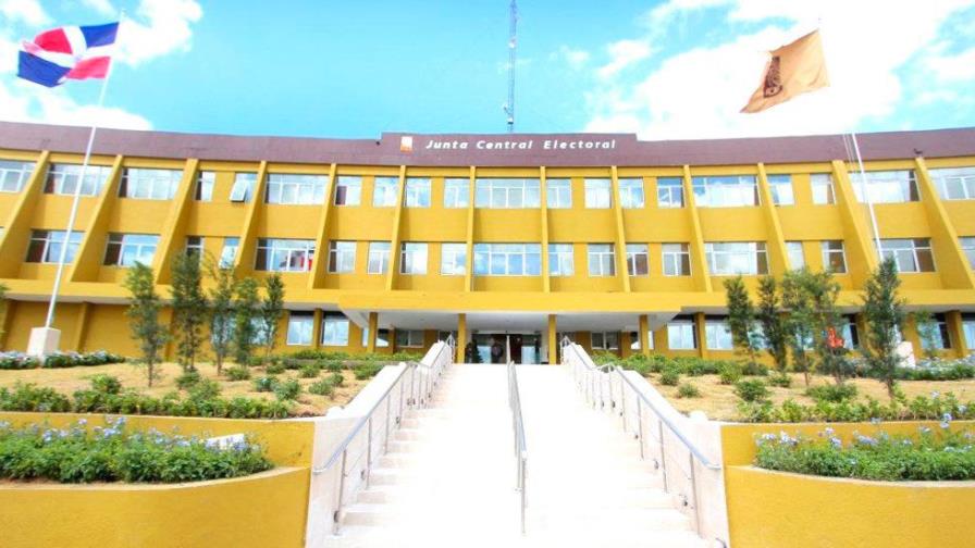 JCE dispone miembros de colegios electorales y delegados políticos voten donde estén trabajando