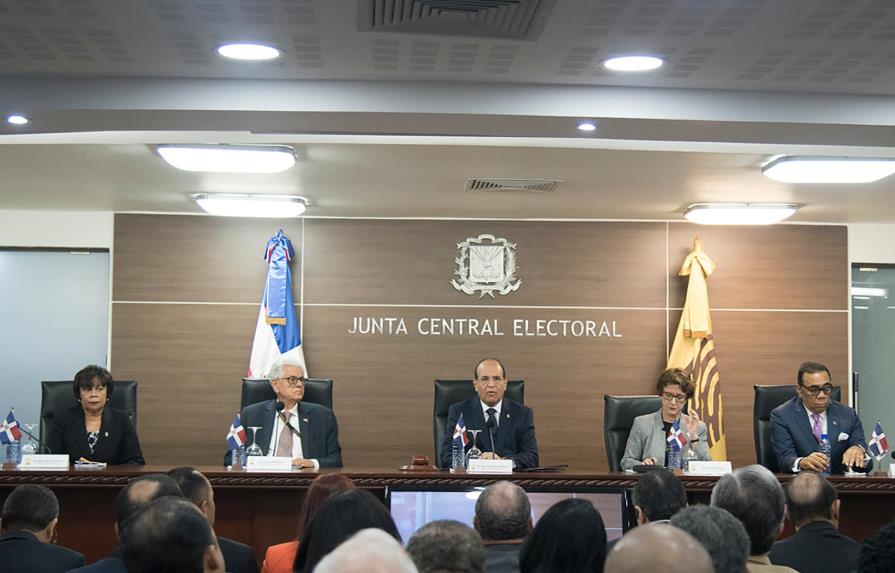 Castaños dice que Pleno de la JCE solo sale mediante juicio político 