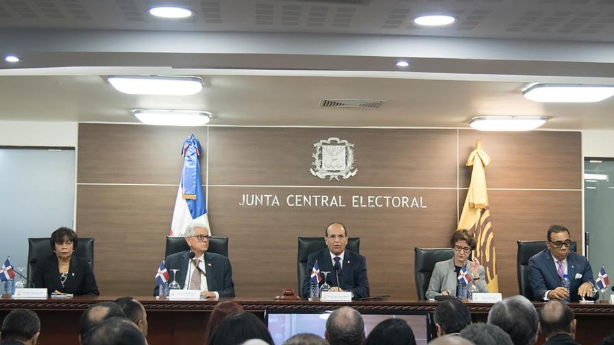 Castaños dice que Pleno de la JCE solo sale mediante juicio político 