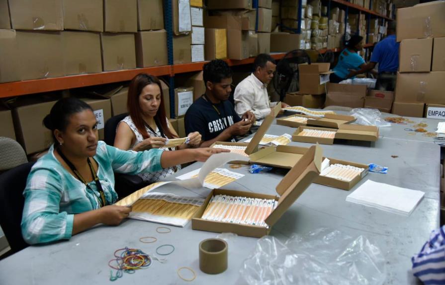 Junta Central Electoral comenzó a preparar los kits para el voto manual 