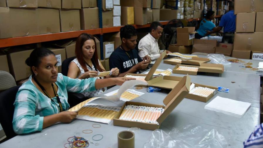Junta Central Electoral comenzó a preparar los kits para el voto manual 