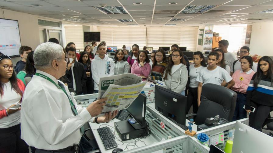 Colegio Educare visita la redacción Colegio Educare visita la redacción