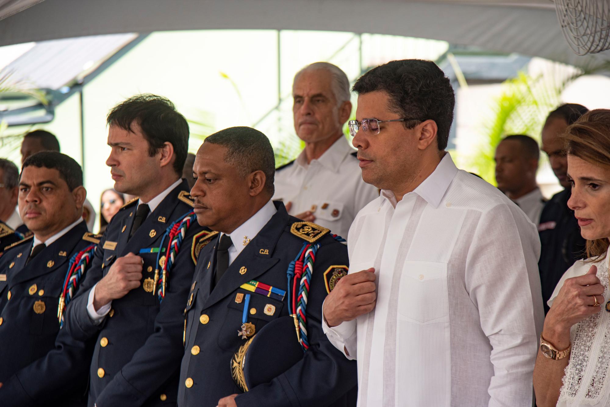 El coronel José Luis Frómeta Herasme junto al alcalde David Collado.