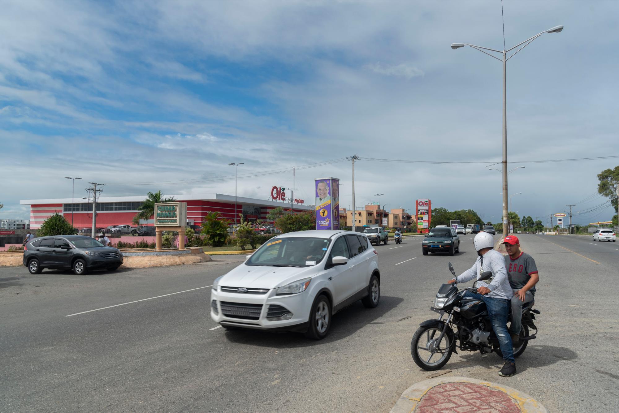 Otros tramos de la Jacobo Majluta, también son peligrosos.
