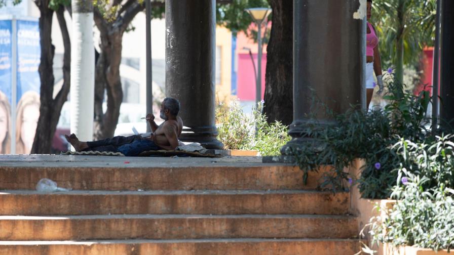 Psiquiatra y sociólogo llaman a ser solidarios con indigentes ante el COVID-19