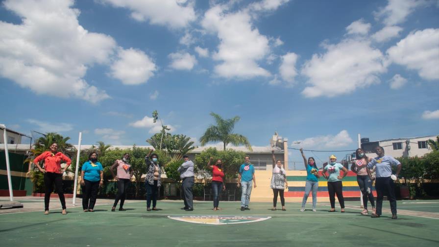 Directores escuelas y docentes: “Debieron consultarnos sobre las clases a distancia” 