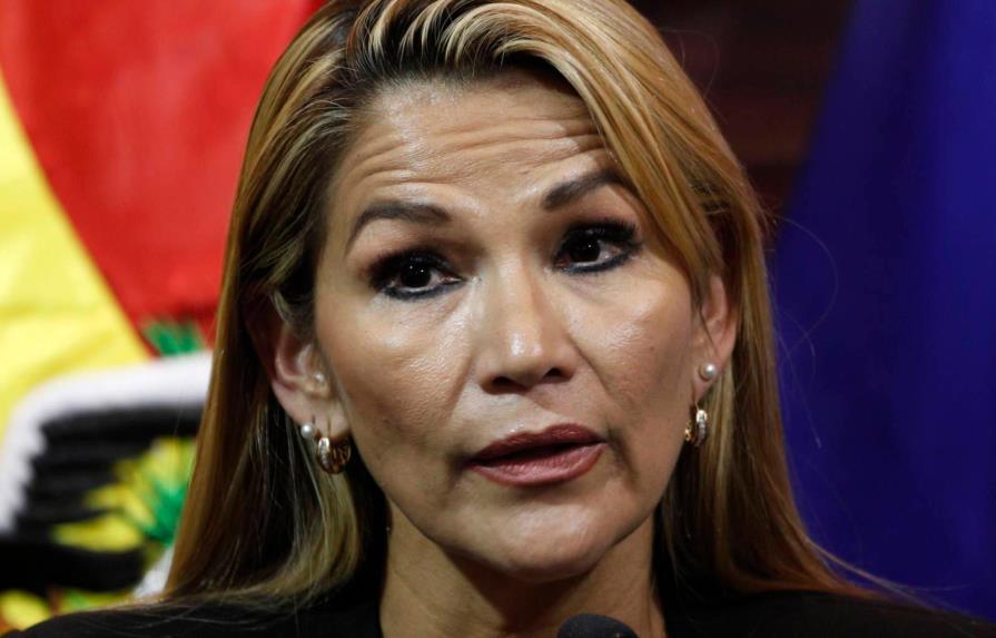 La senadora opositora Jeanine Áñez asume la Presidencia interina de Bolivia