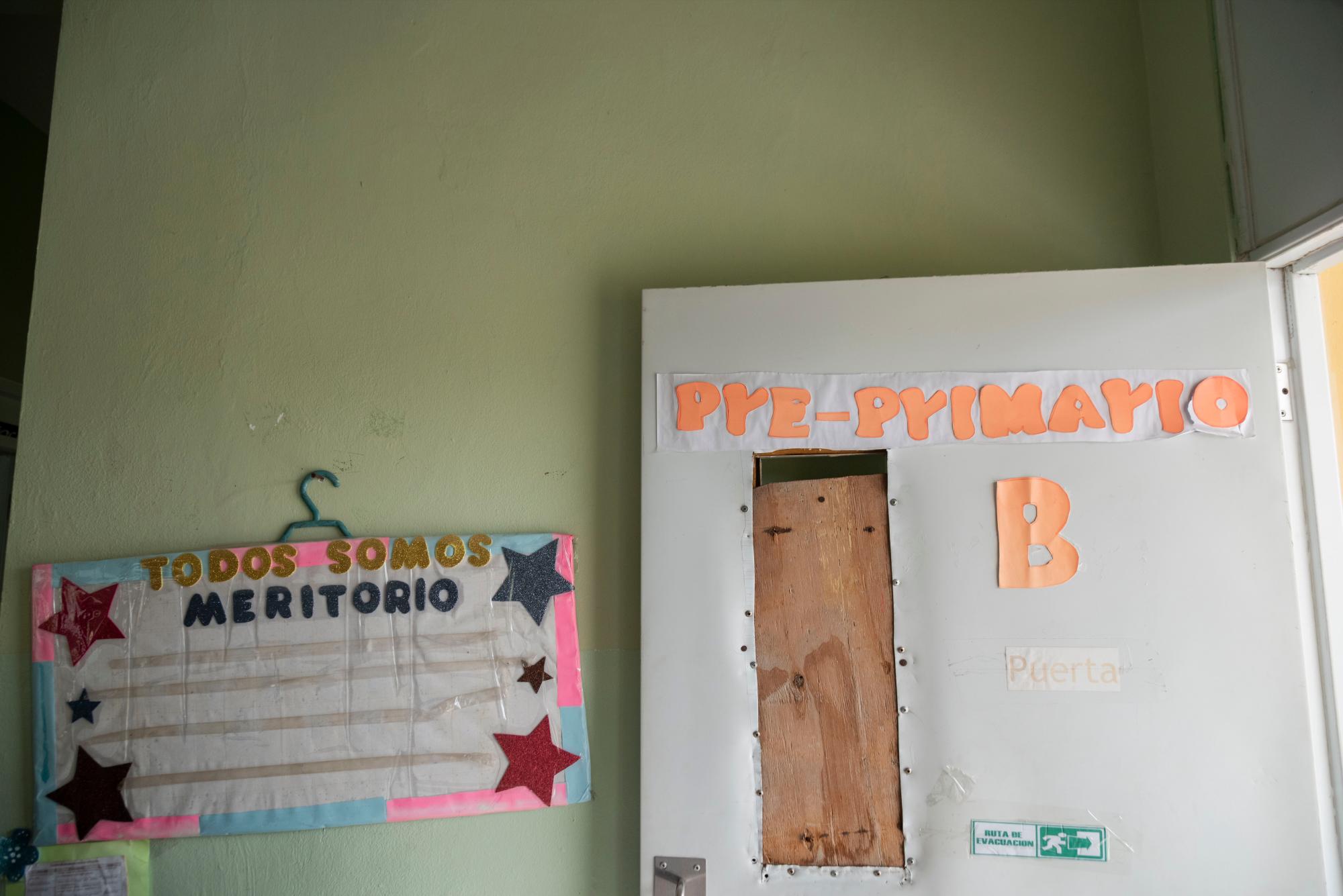 Una puerta de unas de la aulas fue reparada con un pedazo de madera, luego que desconocidos entraron al área de Inicial de donde robaron varias artículos.