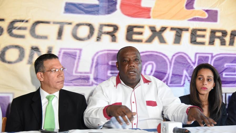 Renuncian dirigentes de sector comunitario que apoyaba a Leonel