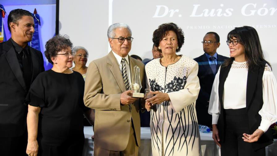 Defensoría del Pueblo reconoce a Luis Gómez Pérez